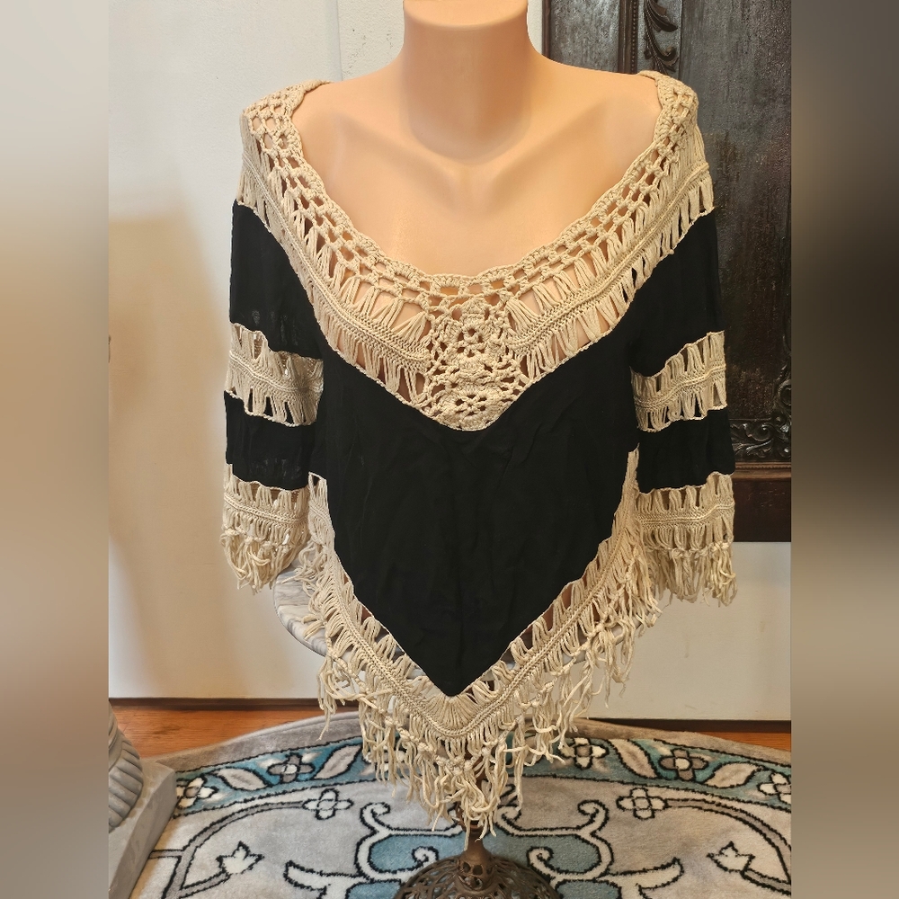 Women's Crocheted UMGEE Flutter Top Size Small Very Unique & Adorable!!!
